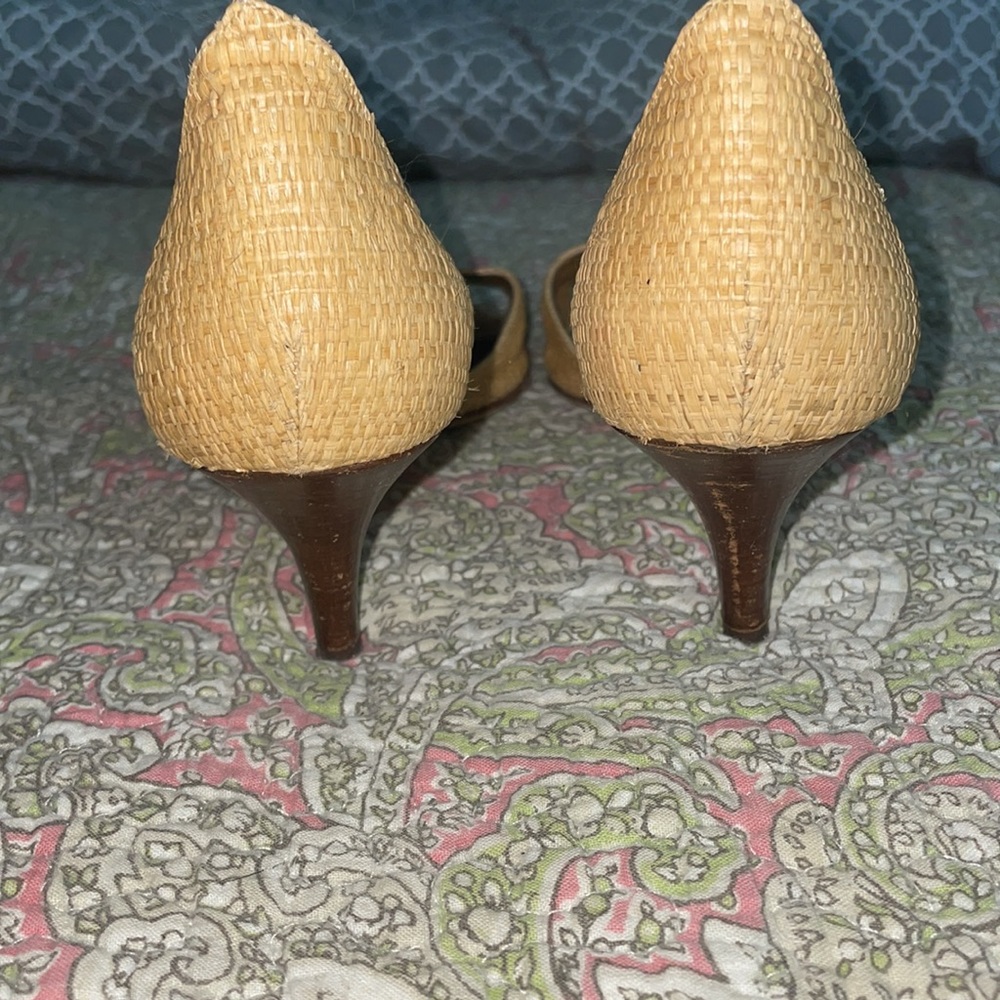 Kate Spade ♠️ Vintage mini heels size 7.5 in tan color - Picture 2 of 5